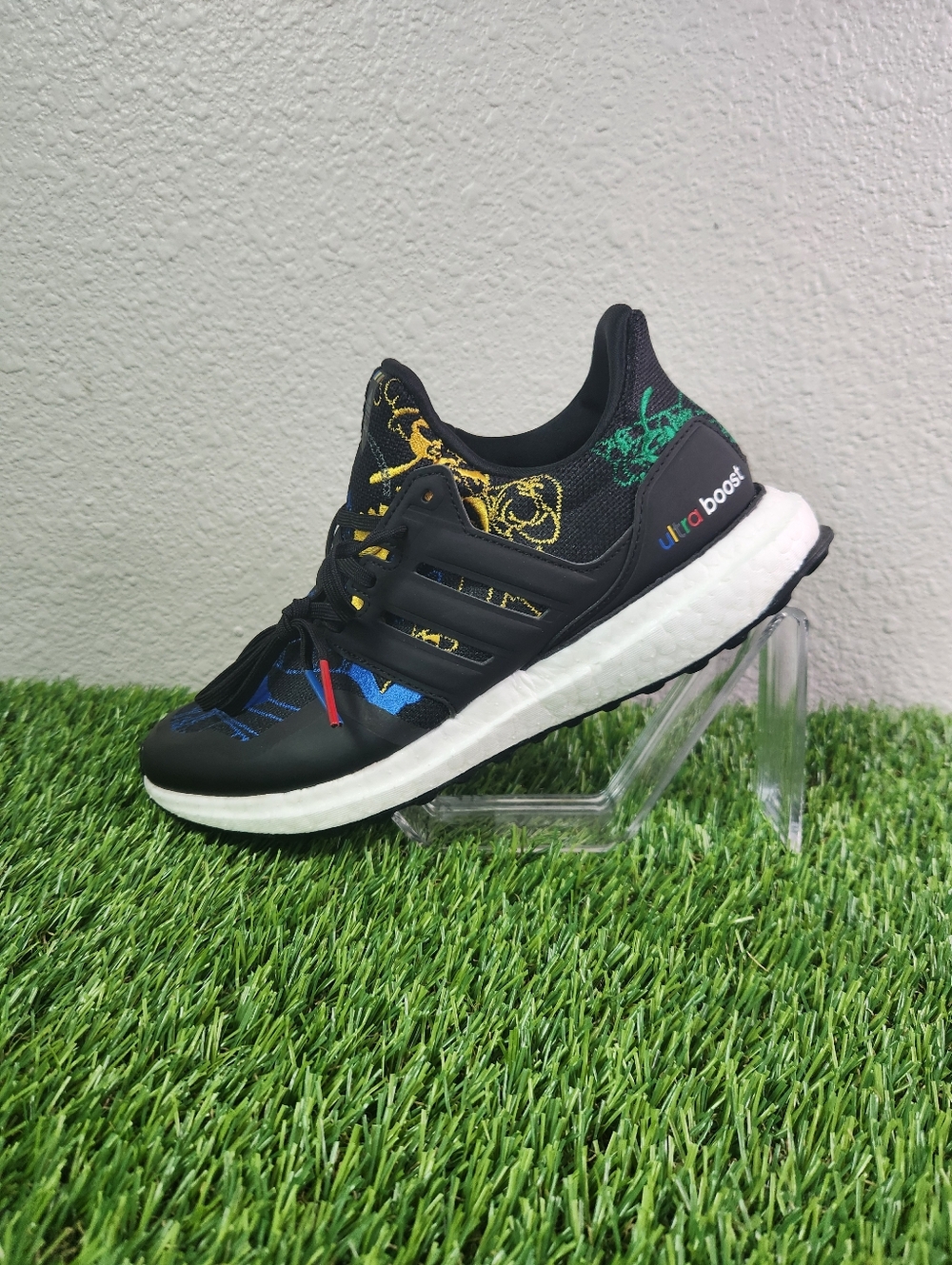 Size 6.5 MEN/8 Women's- BRAND NEW Disney x adidas UltraBoost Goofy